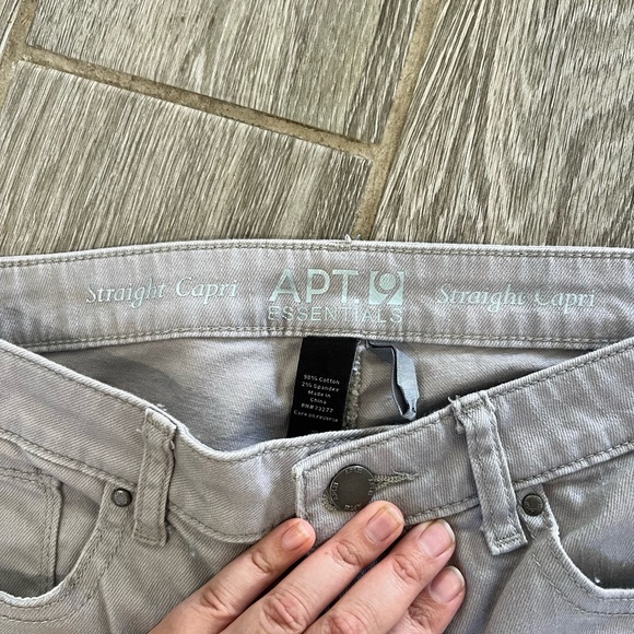 Straight cropped jeans - Picture 2 of 5